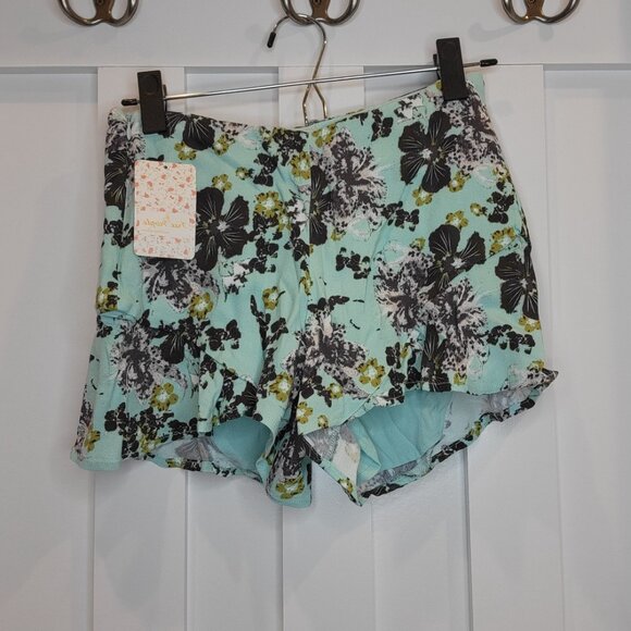 NWT FREE PEOPLE Fiona Printed Mint Flutter Shorts (Size 0) MSRP $78 - Picture 2 of 3